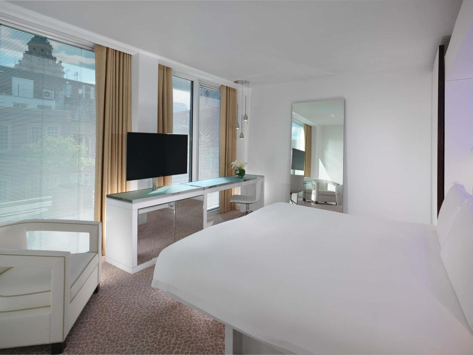 Deluxe king bed room,1716969611:JPEG