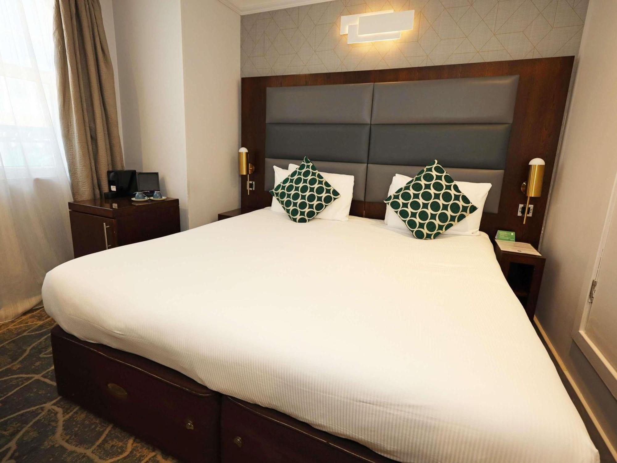 Executive King Room Sofa Bed