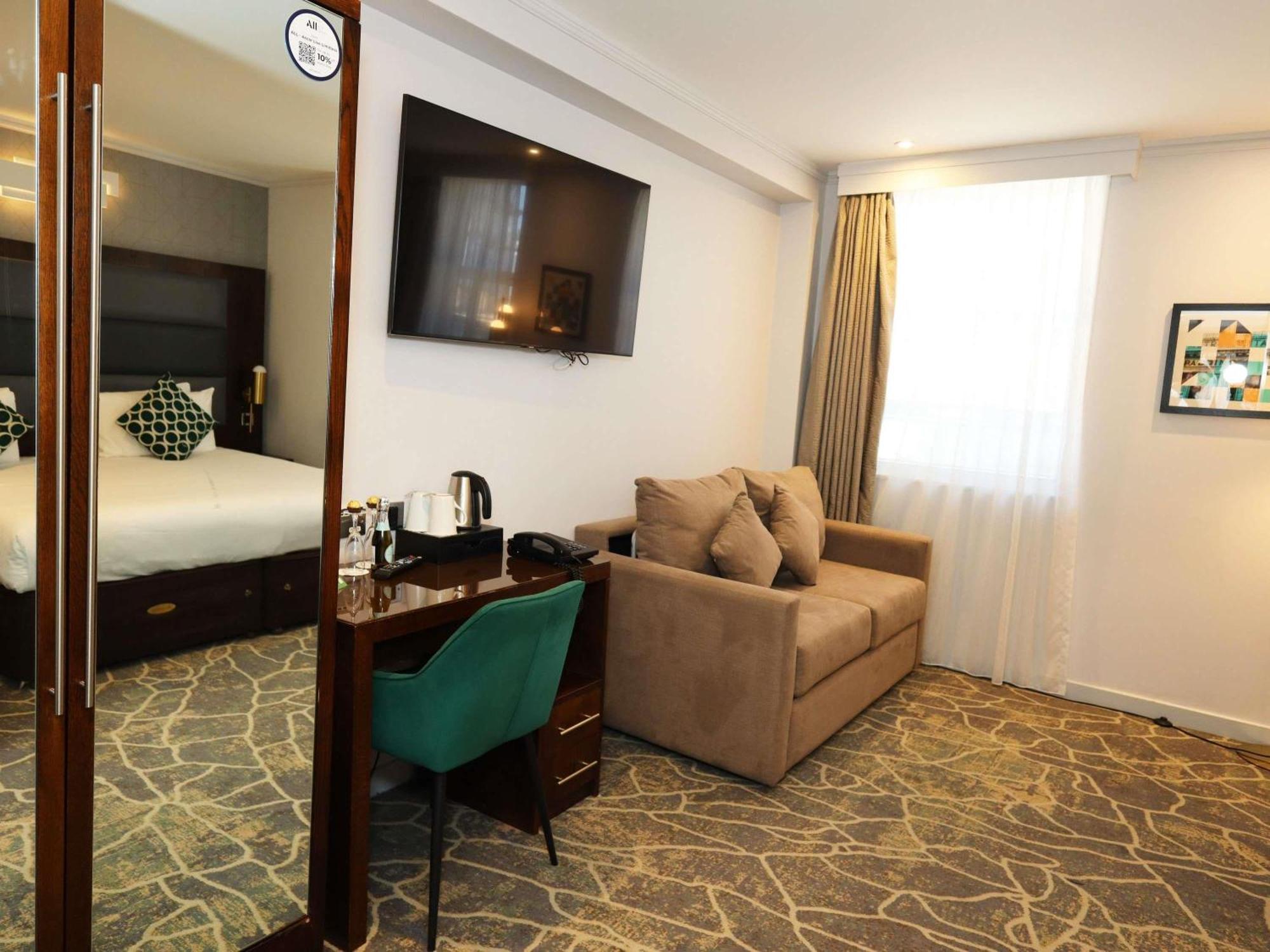Executive King Room Sofa Bed