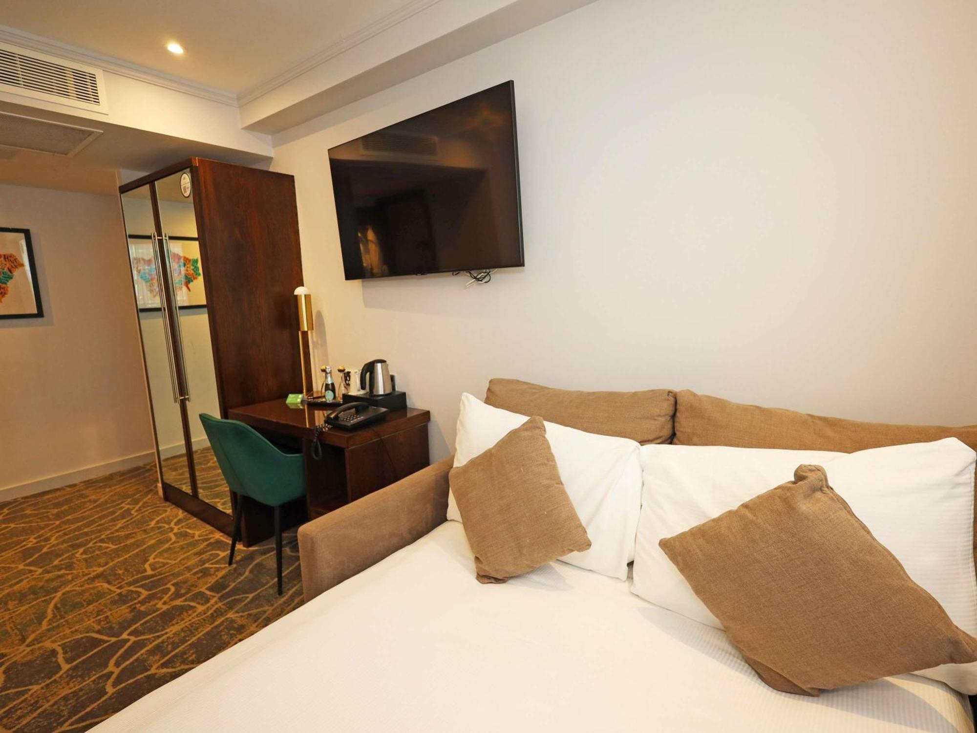 Executive King Room Sofa Bed